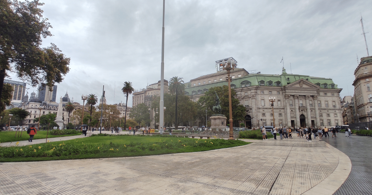 A Visitor's Guide to the Plaza de Mayo