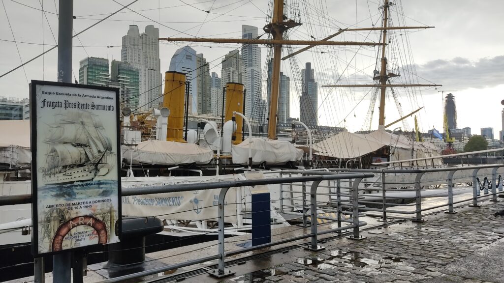 Buque Museo A.R.A. Fragata Sarmiento in puerto madero