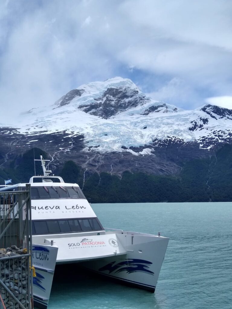 boat perito moreno glacier